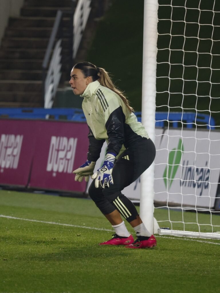 Misa durante el calentamiento previo al Real Madrid - Real Sociedad