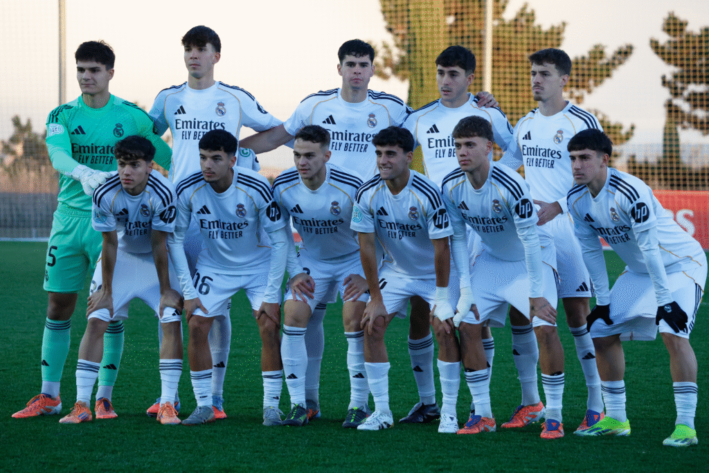 El Real Madrid C posando antes del partido ante el Navalcarnero