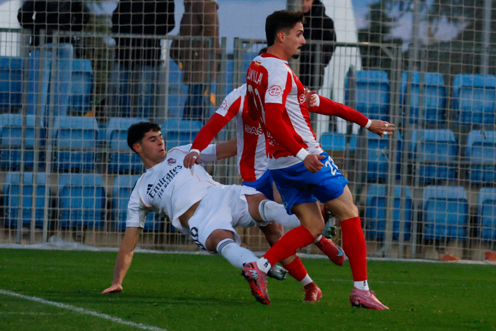 Jacobo Ortega, durante el Real Madrid C - Navalcarnero