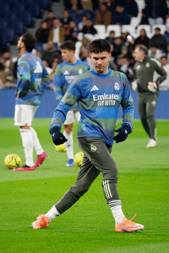 Franco Mastantuono, durante el calentamiento
