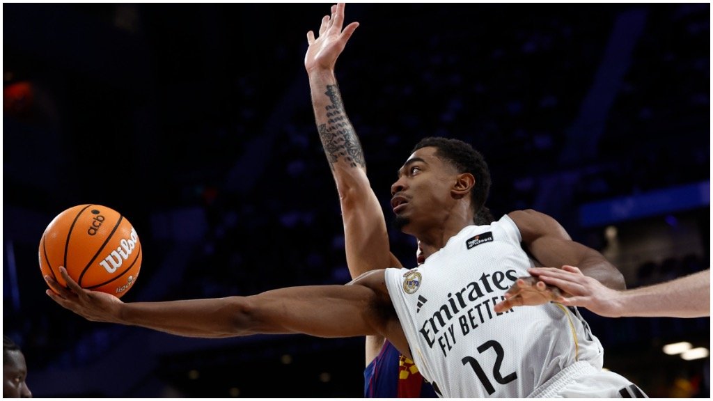 Theo Maledon, durante el Real Madrid - Barça. (Foto: EFE)