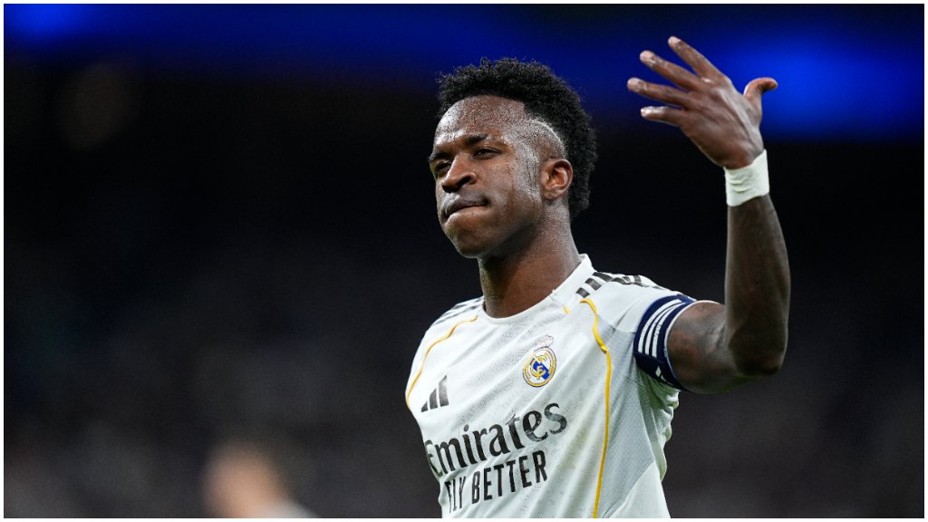 Vinicius anima a la grada tras su gol de penalti ante el Atlético de Madrid: (Foto: Europa Press)