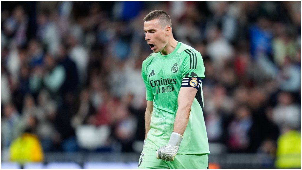Andriy Lunin, celebra la victoria del Real Madrid ante el Atlético de Madrid en el Santiago Bernabéu. (Foto: Europa Press)