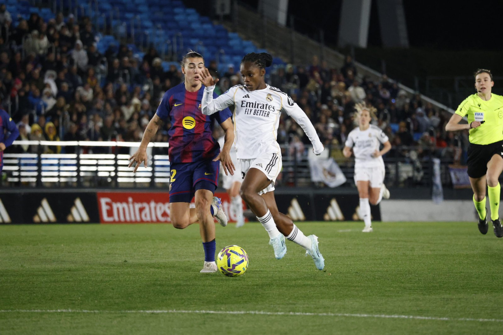Linda Caicedo y Patri Guijarro, durante el partido